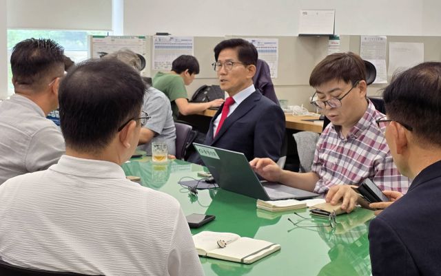 ▲국민의힘 8·22 전당대회에 도전장을 내민 김문수 후보가 4일 대전시청을 찾아 언론 간담회를 하고 있다. ⓒ연합뉴스