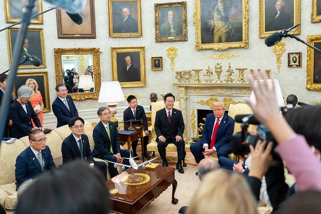 ▲사진 공유 플랫폼 플리커 백악관 공식 계정에 올라온 이재명 대통령과 도널드 트럼프 미국 대통령