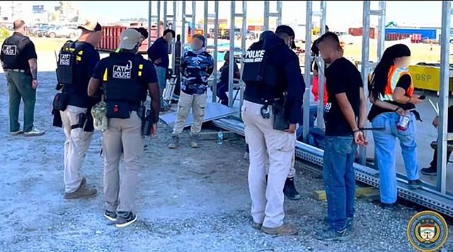 ▲ 4일(현지시간) 미국 법무부 산하의 주류·담배·화기·폭발물 단속국(ATF) 애틀랜타 사무소가 사회관계망서비스(SNS)인 'X' 계정에 게재한 단속 모습. ⓒATF 애틀랜타 사무소 X 갈무리.