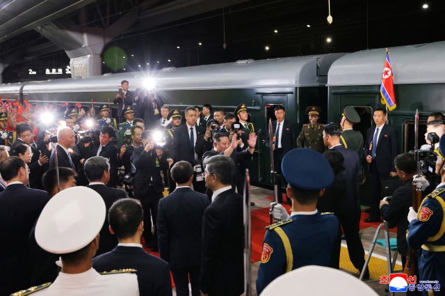 ▲전승절 80주년 열병식 참석을 위해 중국을 방문한 김정은 북한 국무위원장이 4일 오후 시진핑 중국 국가주석과 양자회담 후 전용열차로 베이징을 출발했다고 조선중앙통신이 5일 보도했다. ⓒ조선중앙통신=연합뉴스