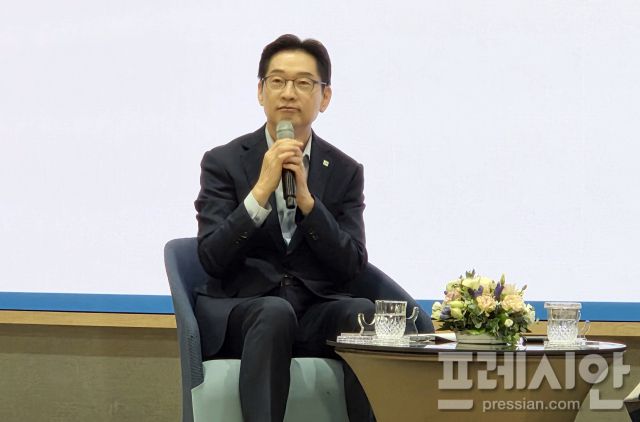 ▲9일 오후 1시30분 국립목포대 70주년기념관 정상묵홀에서 열린 제1회 글로컬 대학 인문학 콘서트에서 김경수 지방시대위원회 위원장이 연사로 초청돼 질문에 답하고 있다.2025.09.09ⓒ프레시안(박아론)