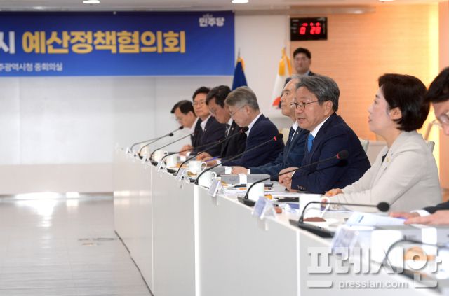 ▲강기정 광주광역시장이 18일 오전 시청 중회의실에서 열린 더불어민주당 예산정책협의회에 참석해 인사말을 하고 있다.2025.9.18ⓒ광주광역시