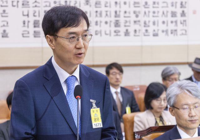 ▲오민석 서울중앙지법원장이 20일 국회 법제사법위원회에서 열린 2025년도 법사위 국정감사에 출석해 기관 현황보고를 하고 있다. ⓒ연합뉴스