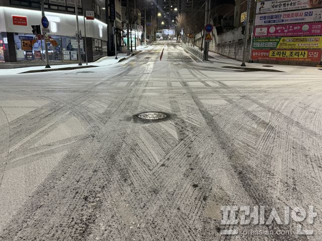 ▲ 안동시 강남 6길 사거리. 현재 시각 4일 밤 11시 38분. ⓒ 프레시안(김종우)