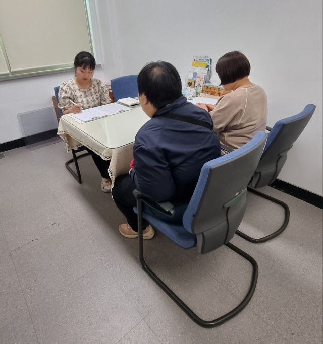 ▲장애인 일자리와 관련해 상담하는 모습 ⓒ익산시