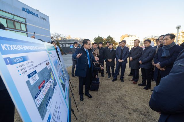 ▲정헌율 익산시장은 국무위원 3인의 잇단 방문을 지역 현안 해결의 호기라고 보고 적극적인 건의에 나섰다. ⓒ익산시