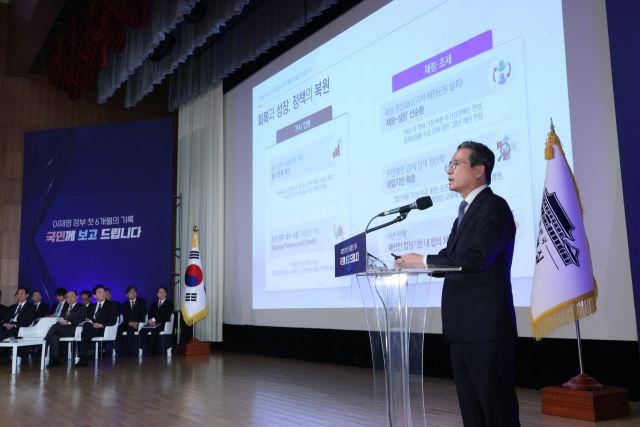 ▲김용범 정책실장이 7일 용산 대통령실에서 열린 이재명 대통령 정부 6개월 성과 간담회에서 발표하고 있다. ⓒ연합뉴스