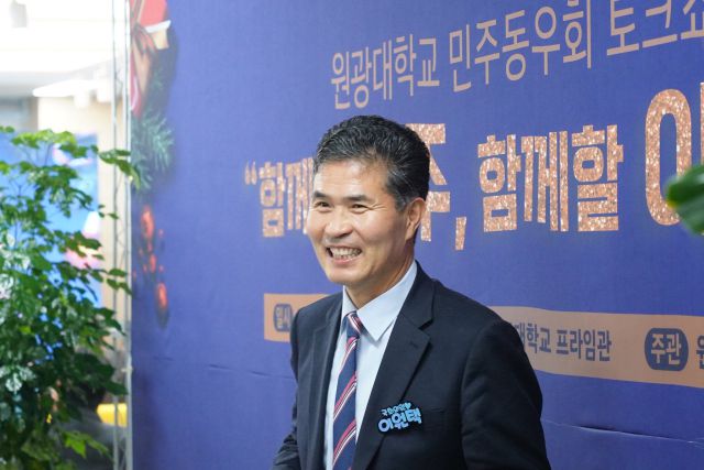 ▲이원택 의원의 경우 '현장 실행형 정치인'으로 평가됐고 "당장 되는 해법을 밀어붙이는 실무가"라는 답이 나왔다. ⓒ이원택 의원 페북