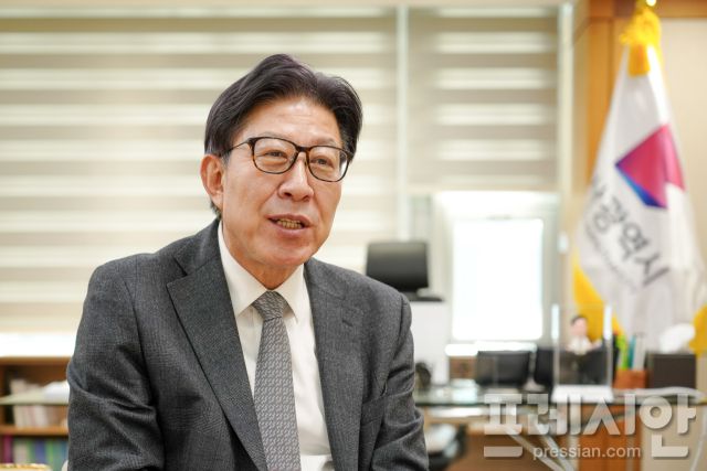 ▲3선 도전을 앞둔 박형준 부산시장은 지난 13일 <프레시안>과의 인터뷰에서 "올해 지선에서 2018년의 결과는 나오지 않을 것"이라며 자신감을 보였다.ⓒ프레시안(강지원)