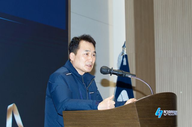 ▲남화영 한국전기안전공사 사장은 "재생에너지 확대를 위한 검사업무처리 개선과 인공지능(AI)을 활용한 업무 혁신 등 과제를 차질없이 이행해 현장 효율과 국민안전 수준을 동시에 높여나갈 것"이라고 강조했다. ⓒ한국전기안전공사