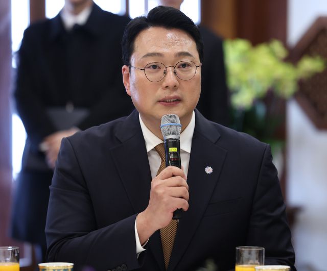 ▲개혁신당 천하람 원내대표가 16일 청와대 상춘재에서 이재명 대통령이 마련한 정당 지도부 초청 오찬에서 발언하고 있다. ⓒ연합뉴스