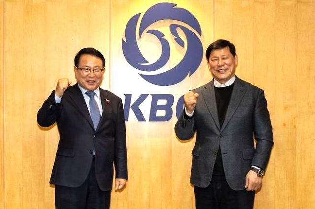 ▲정헌율 익산시장과 허구연 KBO 총재가 지난 7일 만났다. ⓒ정헌율 익산시장 페이스북