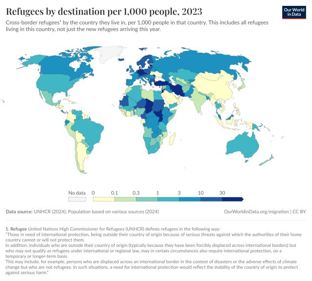 ▲인구 1000명 당 난민 및 인도적 체류자 수 그래프. 진한 색일수록 수가 많다. 최하위권인 0.1명 미만인 한국이 보인다. ⓒOur World in Data