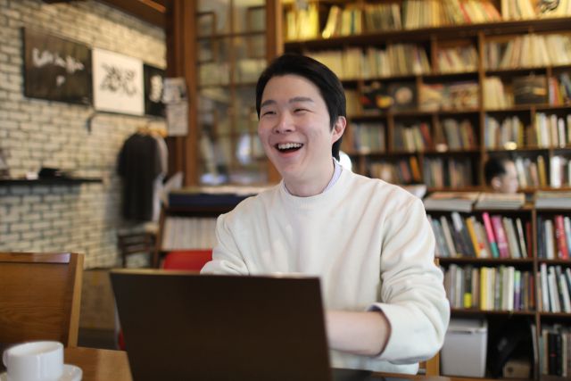 ▲지난 16일 서울 마포구에서 <프레시안>과 만난 김형남 전 사무국장은 서울시의 핵심 문제를 "가장 왕성히 활동하는 30대 시민들이 내 집을 마련할 수 없는 도시가 된 것"이라고 설명했다.ⓒ프레시안(박상혁)