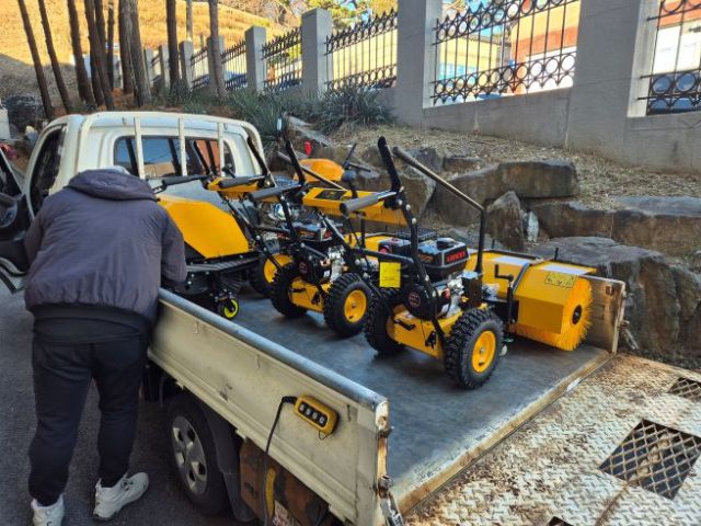 ▲주행형 제설기 ⓒ군포시