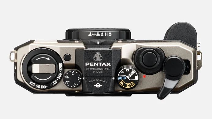 펜탁스17의 상부 모습 [사진: 펜탁스]
