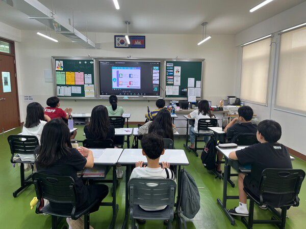 게임물관리위원회는 12일 캄보디아 프놈펜 한국국제학교 재학생을 대상으로 게임물 등급분류 제도와 올바른 게임이용에 관한 온라인 특강을 처음으로 시행했다고 밝혔다. [사진: 게임물관리위원회]