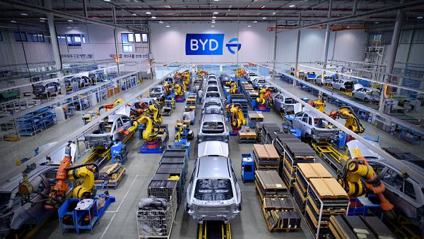 글로벌 전기차 시장 강자로 부상하고 있는 중국 BYD [사진: Reve AI]