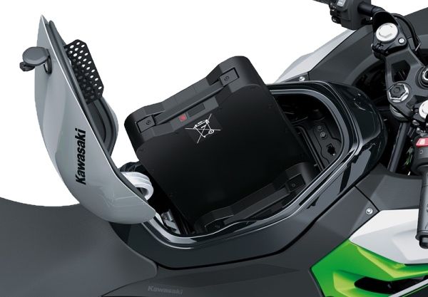 닌자 e-1의 탈착식 배터리 [사진: 가와사키]