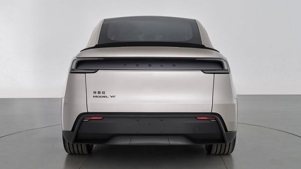 테슬라 모델YL의 차량 뒷모습 [사진: SawyerMerritt 엑스]