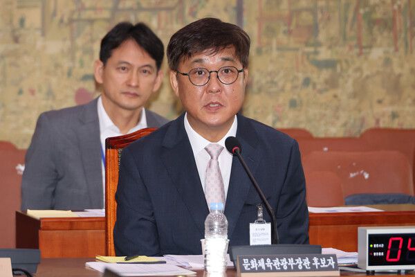 최휘영 문화체육관광부 장관 후보자가 29일 국회 문화체육관광위원회에서 열린 인사청문회에서 위원 질의에 답하고 있다. [사진: 연합뉴스]