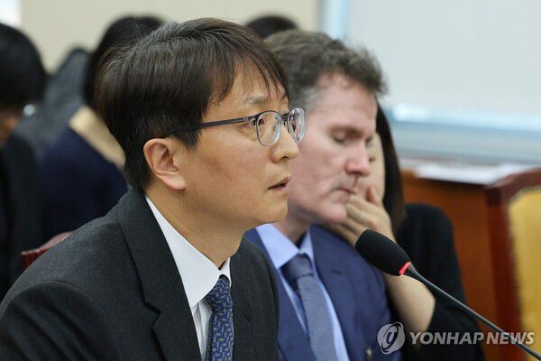 2일 국회 과방위 쿠팡 현안질의에 출석한 박대준 대표, 브랫 매티스 CISO. [사진: 연합뉴스]