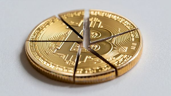 비트코인의 가치 평가에 대한 논쟁은 아직도 지속되고 있다 [사진: Reve AI]