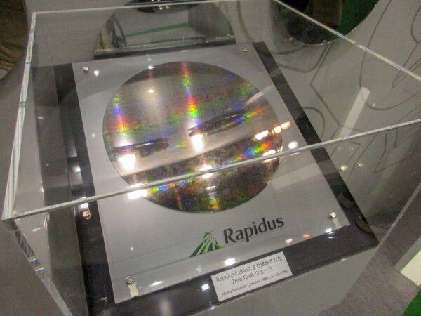 라피더스가 시범 생산한 2나노 반도체 웨이퍼 [사진: 뎀파-디지털]