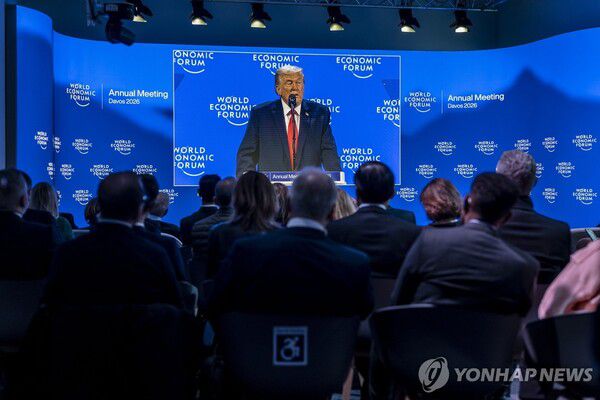 다보스 세계경제포럼서 연설하는 트럼프 [사진: 연합뉴스]