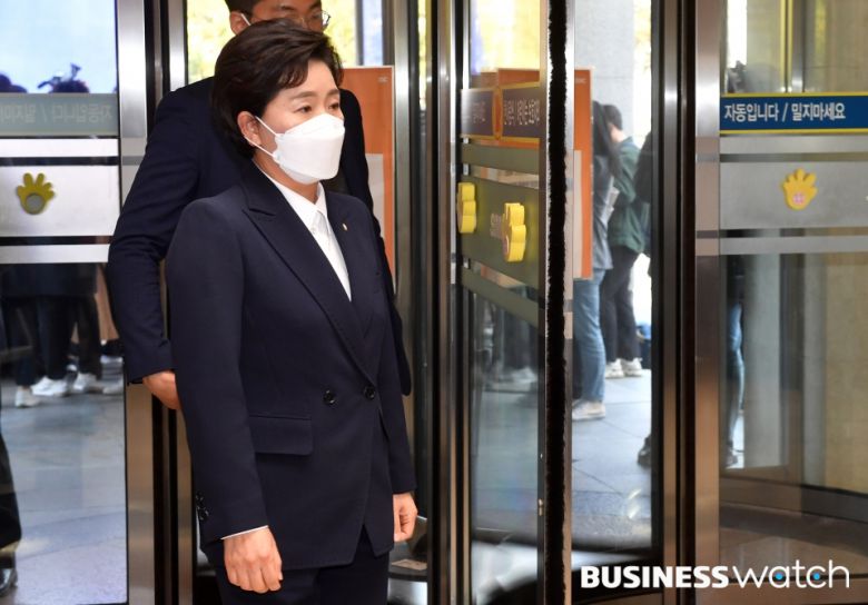 양향자 더불어민주당 최고위원이 26일 오전 서울 강남구 삼성서울병원 장례식장에 마련된 고 이건희 삼성그룹 회장의 빈소 조문을 하고 있다. ​​/이명근 기자 qwe123@