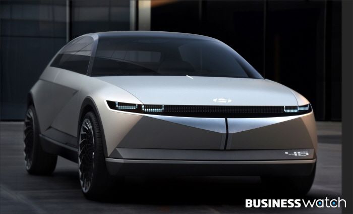 작년 현대차가 독일 프랑크푸르트 모터쇼에서 공개한 '45'. 현대차는 이 디자인을 기반으로 E-GMP가 적용된 전기차 아이오닉5를 출시할 계획이다.