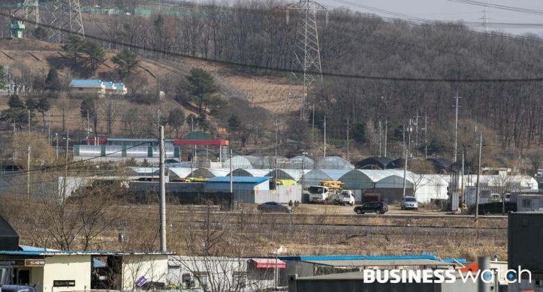 과림동 주민들은 "언론에 밝혀진 위치말고도 관리는 하지 않지만 신도시 발표전 주인이 바뀐 땅들이 많다" 라고 말했다. 사진은 주민이 제보한 과림동내 과학고등학교 주변 전경. /사진=이명근 기자 qwe123@