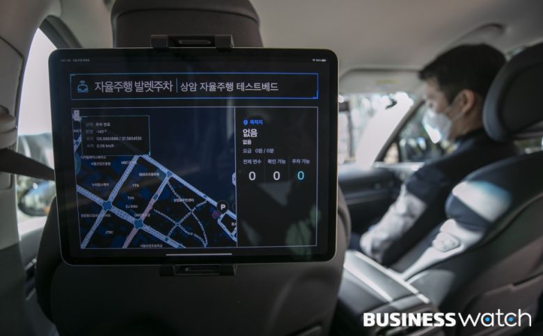 자율주행을 마친 뒤 주차까지 가능한 발렛주차 기술이 시연되고 있다. /사진=이명근 기자 qwe123@