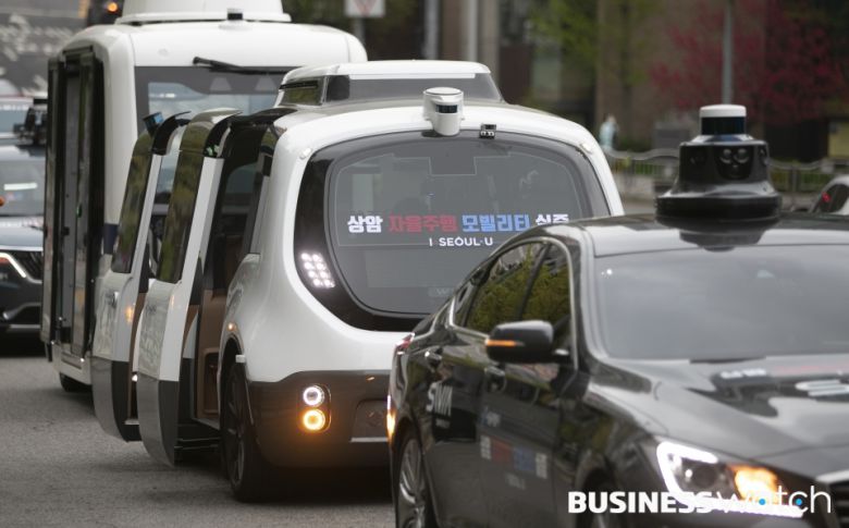 정부는 서울 상암 등 6개 자율주행 시범운행지구에서 유상실증서비스를 올해 상반기 중 개시하고, 하반기부터 실증결과를 토대로 규제·법령 정비 작업을 추진하기로 했다. /사진=이명근 기자 qwe123@