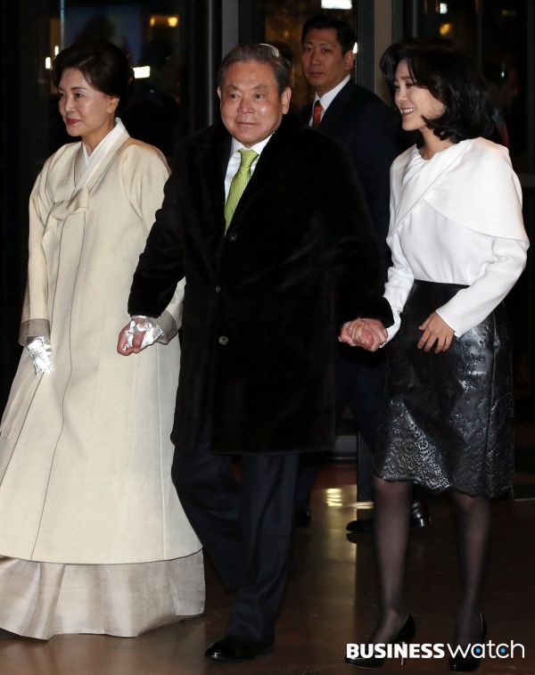 2014년 1월, 73세 생일을 맞은 이건희 삼성그룹 회장이 부인 홍라희 리움미술관장, 이부진 신라호텔 사장과 함께 서울 중구 장충동 신라호텔에서 열린 '신년 사장단 만찬행사'에 참석하고 있다. /사진=이명근 기자 qwe123@