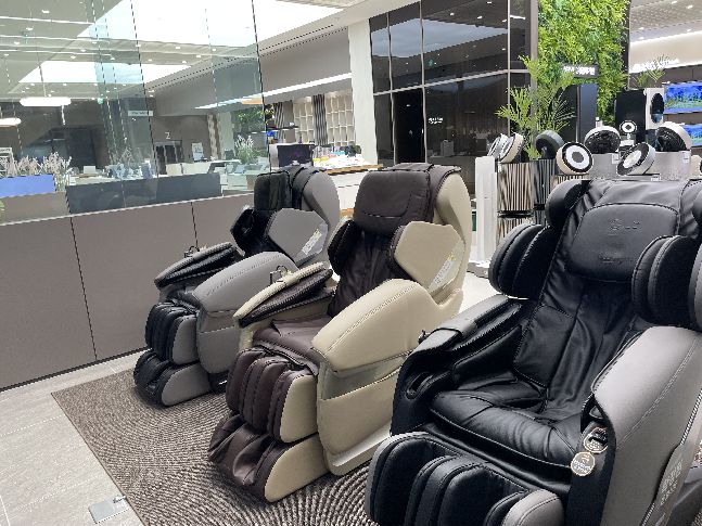 LG베스트샵 서초본점에 설치된 안마의자. 가장 인기가 많은 공간이었다. /사진=백유진 기자 byj@