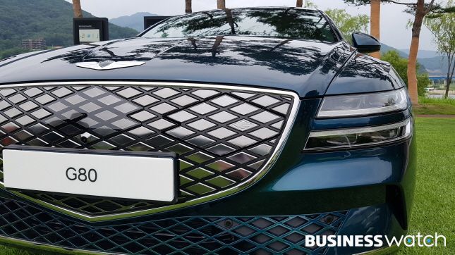 경기도 가평 청평의 한 호텔에 전시된 제네시스 eG80/사진=윤도진 기자 spoon504@