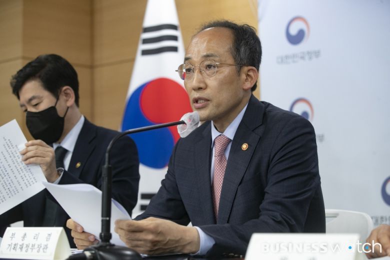 추경호 경제부총리 겸 기획재정부 장관이 12일 정부서울청사 브리핑실에서 열린 2022년 2차 추가경정예산안 관계장관 합동브리핑을 하고 있다./사진=이명근 기자 qwe123@