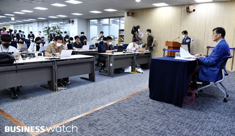 이창용 한국은행 총재가 21일 오전 서울 중구 한국은행에서 열린 물가안정목표 운영상황 점검 설명회에서 발언하고 있다./사진=이명근 기자 qwe123@