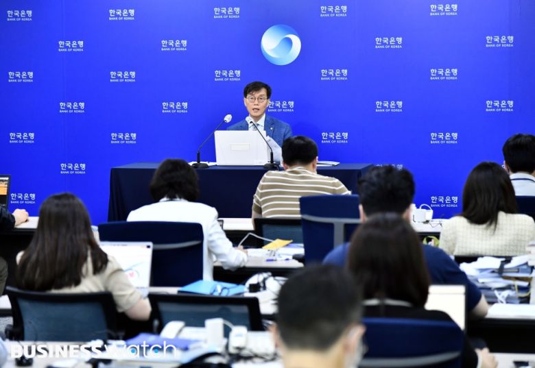 이창용 한국은행 총재가 21일 오전 서울 중구 한국은행에서 열린 물가안정목표 운영상황 점검 설명회에서 발언하고 있다./사진=이명근 기자 qwe123@