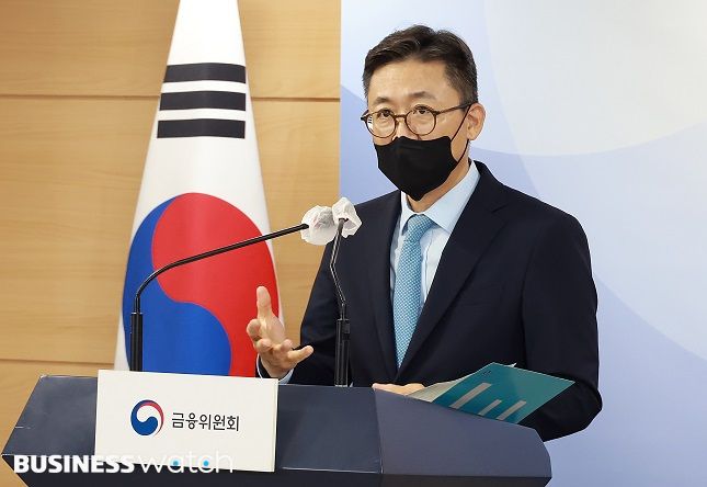 권대영 금융위원회 금융정책국장은 28일 새출발기금 운영방안과 향후 계획 등을 설명했다./사진=금융위원회