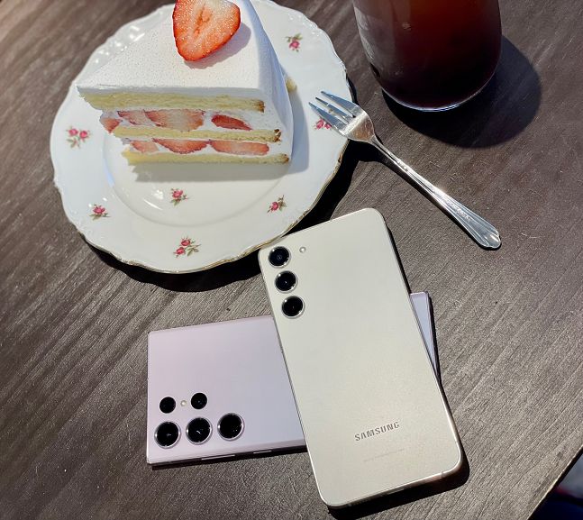 갤럭시S23 플러스와 울트라./사진=백유진 기자 byj@
