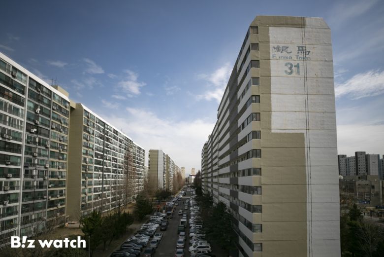 서울 아파트값이 2주 연속 오름세를 보이는 가운데 상승폭이 큰 5곳 중 3곳이 송파구로 나타났다. 사진은 2주간 4.96% 상승한 은마아파트 모습./사진=이명근 기자 qwe123@