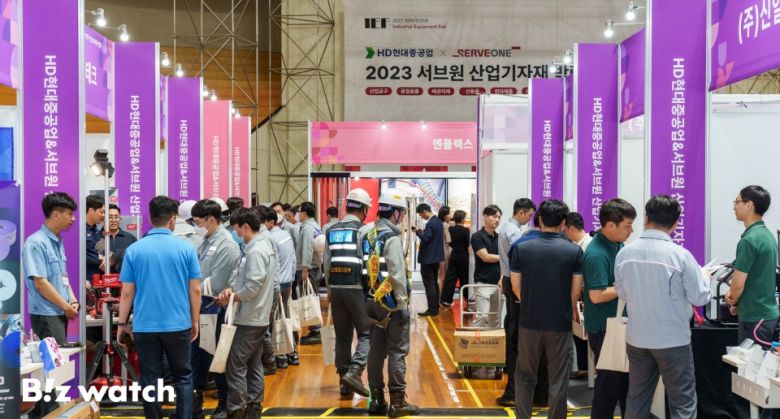 기업운영자재 업체인 서브원이 22일 울산 HD현대중공업 사내 체육관에서 서브원의 우수 구매 협력사 30여개사를 초대해 산업기자재 박람회를 진행하고 있다./사진=서브원 제공