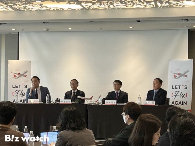 올해 3월 열린 기자간담회에서 이스타항공 임원진들이 향후 계획을 발표했다./사진=정민주기자