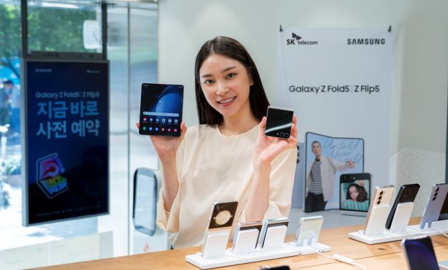 SK텔레콤은 다음달 1일부터 7일까지 갤럭시 Z폴드5·Z플립5 사전 예약 판매를 시작한다./사진=SK텔레콤 제공