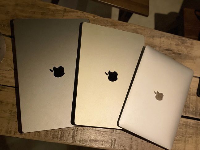 (왼쪽부터) 2021년형 16인치 맥북 프로, 신제품 15인치 맥북 에어, 2021년형 맥북 에어./사진=백유진 기자 byj@