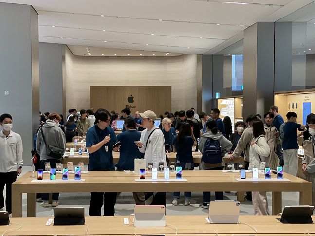 13일 오전 애플 명동 현장./사진=백유진 기자 byj@