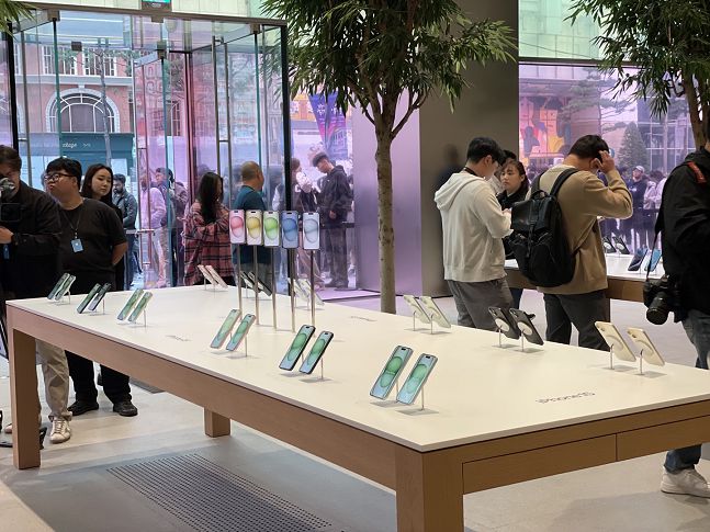 13일 오전 애플 명동 현장./사진=백유진 기자 byj@