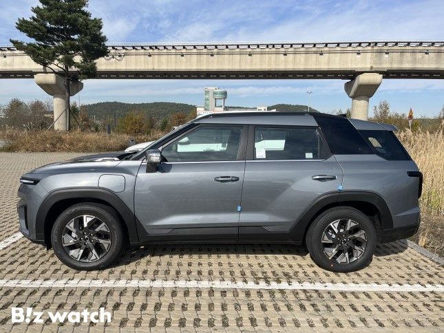 토레스 EVX 측면. 각진 형태의 휠아치 가니쉬로 역동성을 나타냈다./사진=정민주기자